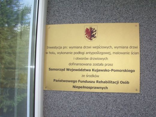 Tablica informacyjna na Ośrodku Rehabilitacji Dzieci Niepełnosprawnych ul. Radosna 5 we Włocławku