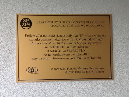 Tablica informacyjna na budynku „E „ Samodzielnego Publicznego Zespołu  Przychodni Specjalistycznych                 we Włocławku ul. Wyszyńskiego 21